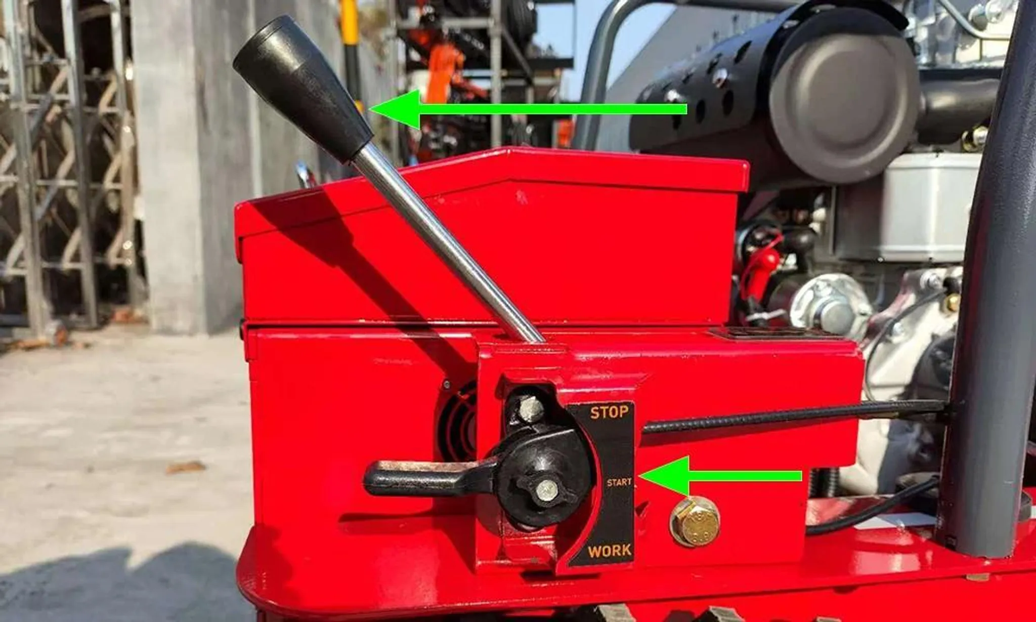 Funkgesteuerter Geräteträger-Mulcher, Diesel (15 PS) – Bild 4